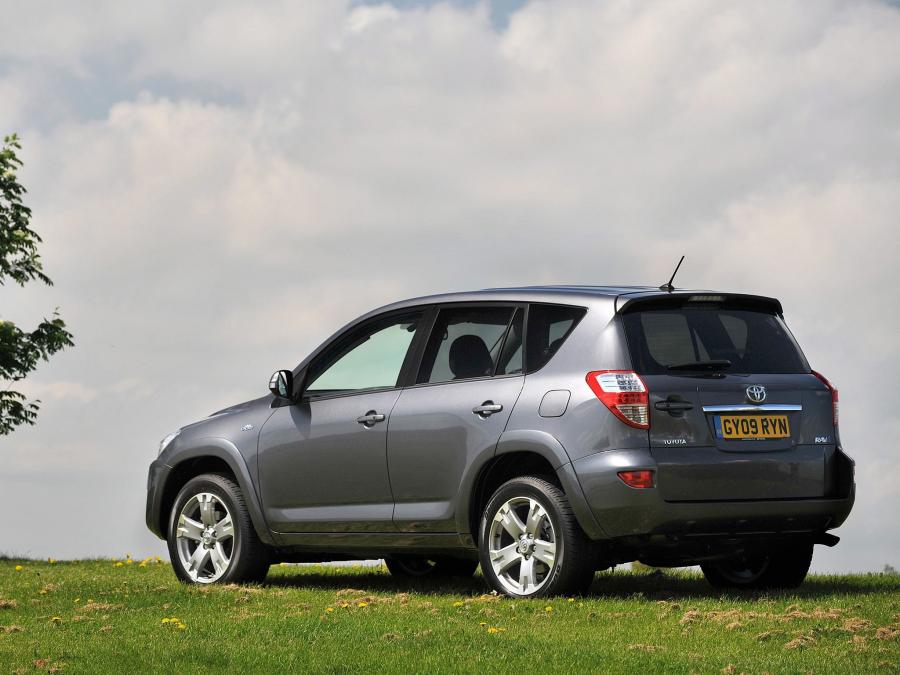  Toyota RAV4 2008 года  (UK) (фото 10 из 18)